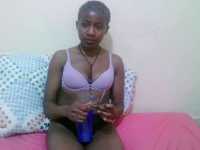 pretty-alice live cam on BongaCams