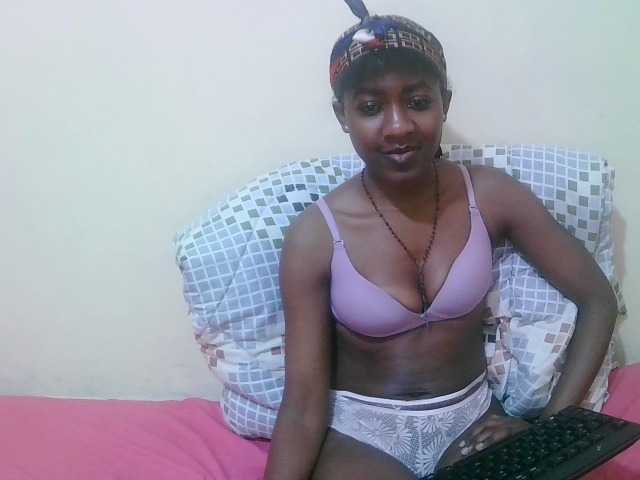 pretty-alice live cam on BongaCams