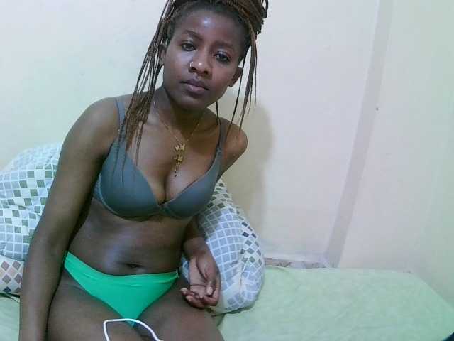 pretty-alice live cam on BongaCams