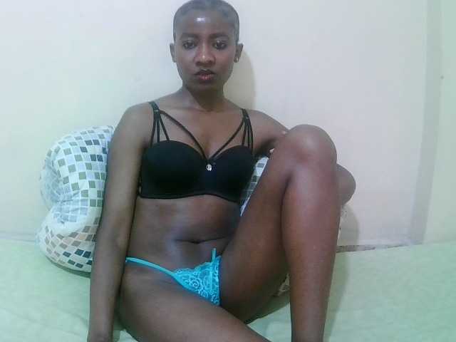 pretty-alice live cam on BongaCams