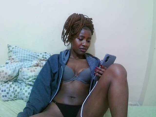 pretty-alice live cam on BongaCams