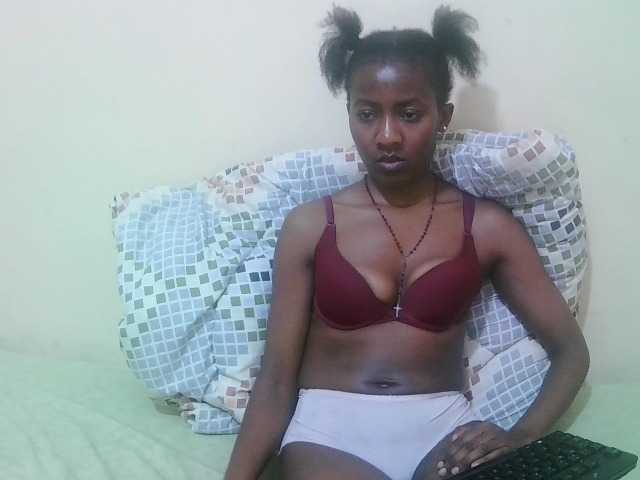 pretty-alice live cam on BongaCams