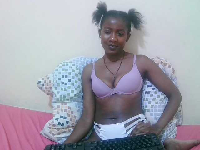 pretty-alice live cam on BongaCams
