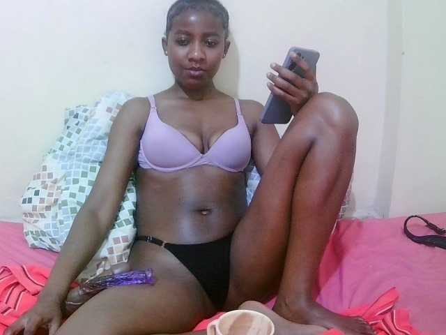 pretty-alice live cam on BongaCams