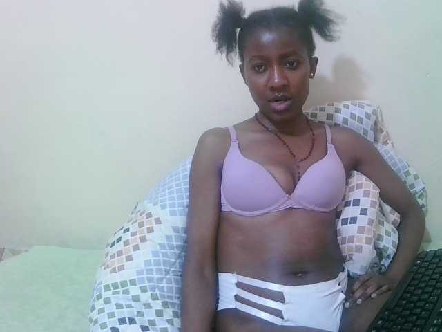 pretty-alice live cam on BongaCams