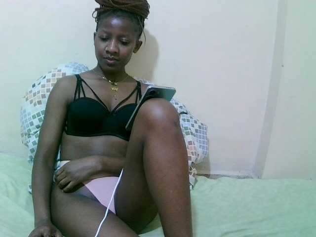 pretty-alice live cam on BongaCams