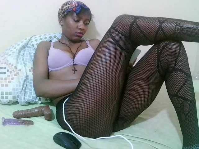 pretty-alice live cam on BongaCams