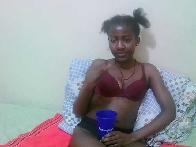 pretty-alice live cam on BongaCams