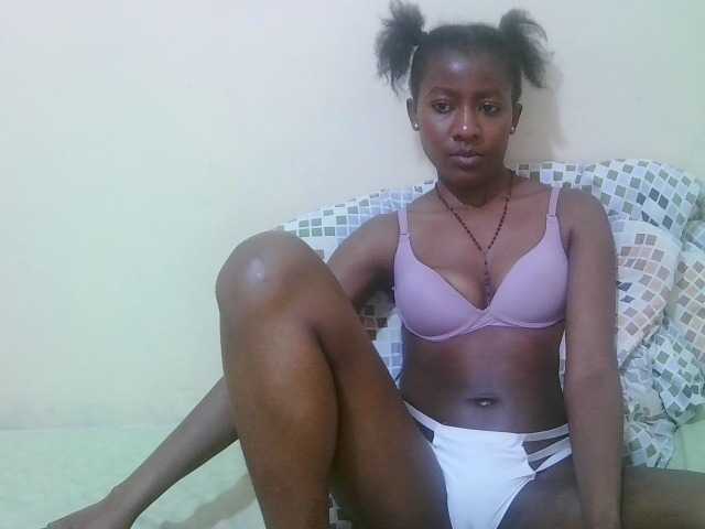 pretty-alice live cam on BongaCams