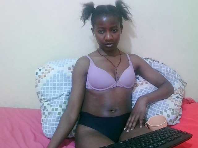 pretty-alice live cam on BongaCams