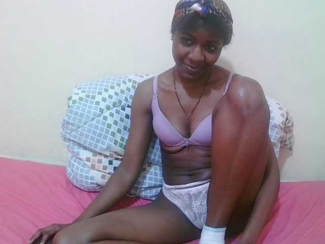 pretty-alice live cam on BongaCams