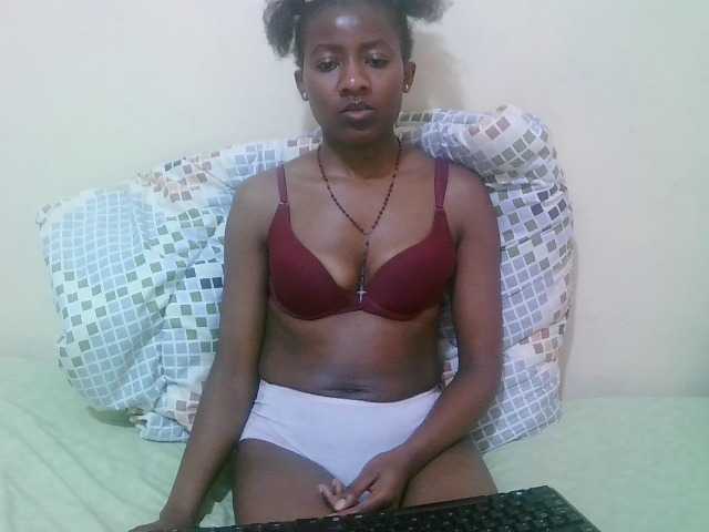 pretty-alice live cam on BongaCams