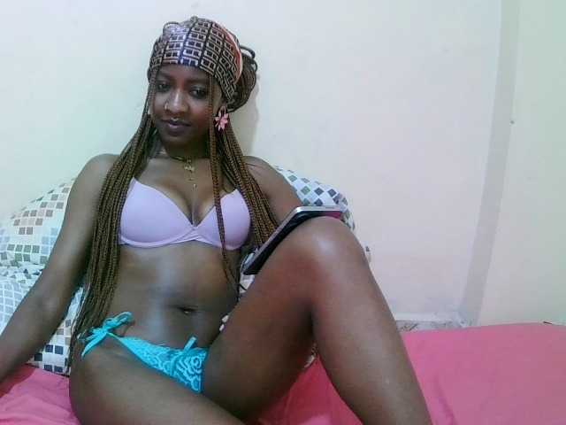 pretty-alice live cam on BongaCams