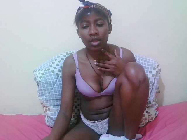 pretty-alice live cam on BongaCams
