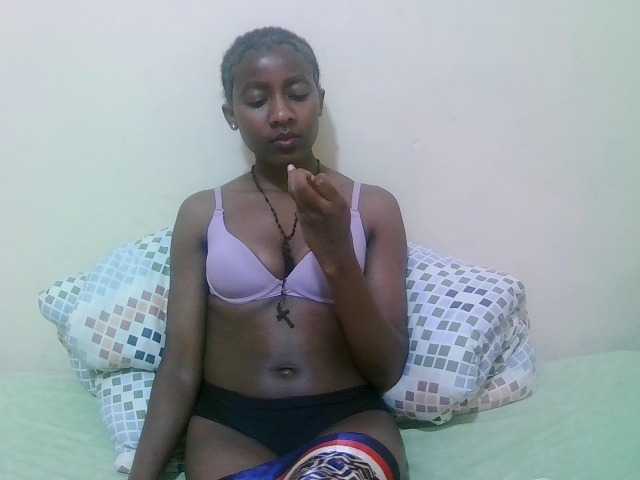 pretty-alice live cam on BongaCams