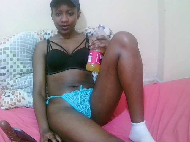 pretty-alice live cam on BongaCams