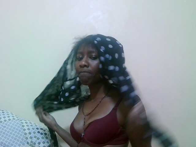 pretty-alice live cam on BongaCams