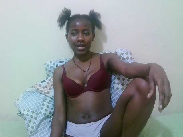 pretty-alice live cam on BongaCams