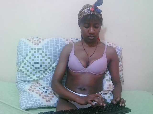 pretty-alice live cam on BongaCams