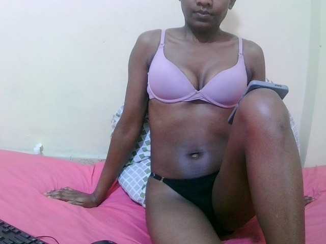 pretty-alice live cam on BongaCams