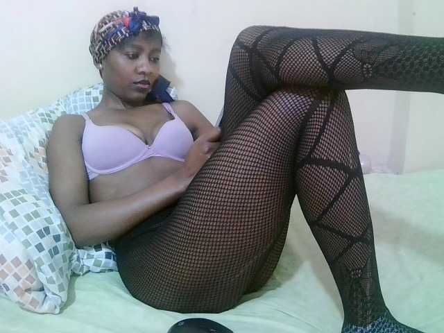 pretty-alice live cam on BongaCams