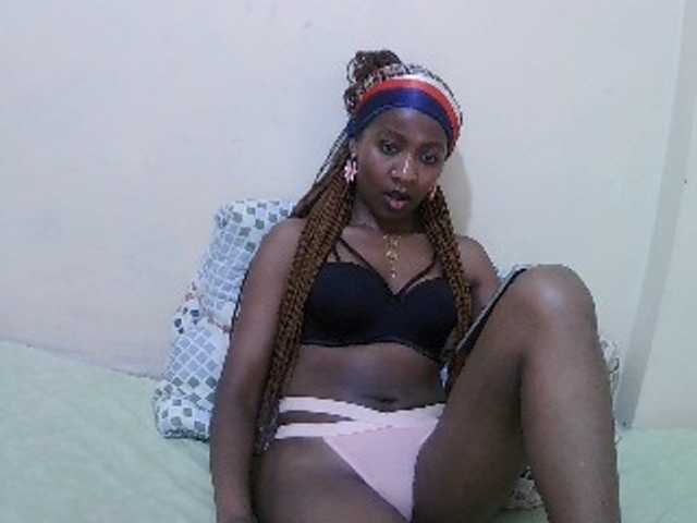 pretty-alice live cam on BongaCams