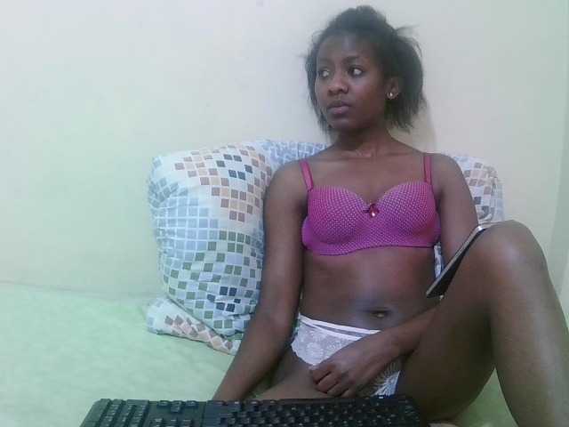 pretty-alice live cam on BongaCams