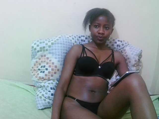 pretty-alice live cam on BongaCams