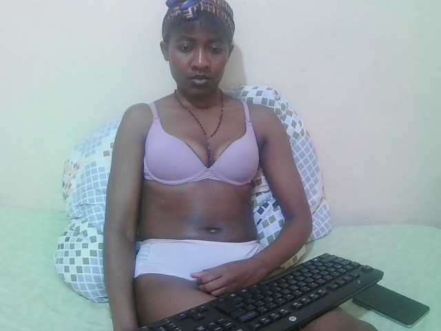 pretty-alice live cam on BongaCams