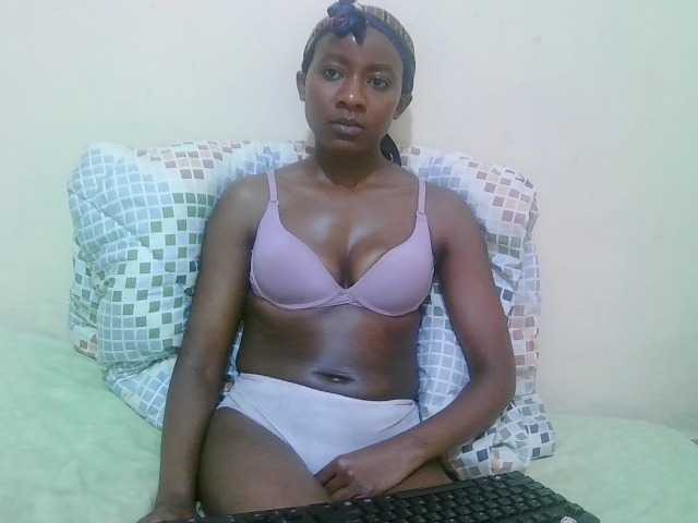 pretty-alice live cam on BongaCams