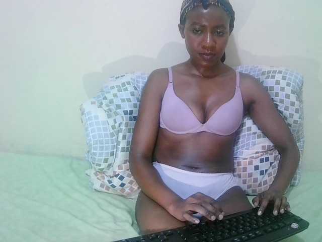 pretty-alice live cam on BongaCams