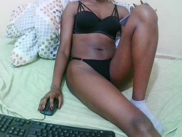 pretty-alice live cam on BongaCams