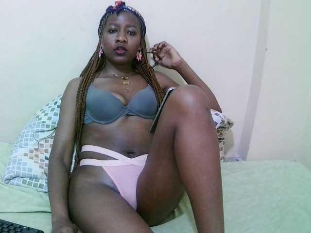 pretty-alice live cam on BongaCams