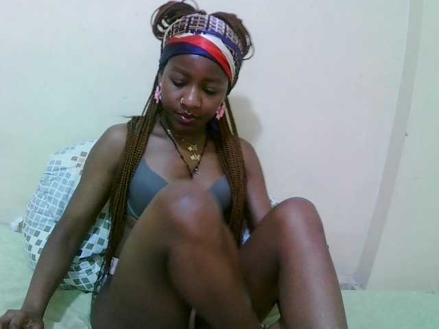 pretty-alice live cam on BongaCams