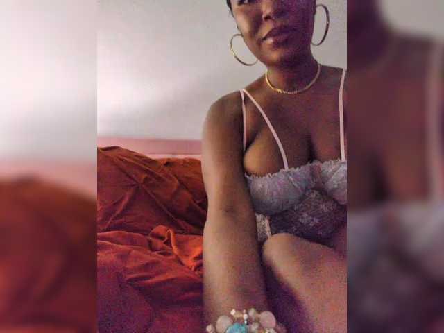 NikkiMonroe live cam on BongaCams