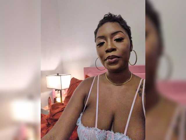 NikkiMonroe live cam on BongaCams
