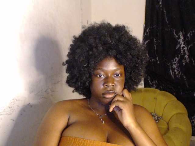 Eboni-hotboobs live cam on BongaCams