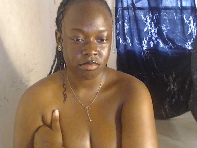 Eboni-hotboobs live cam on BongaCams