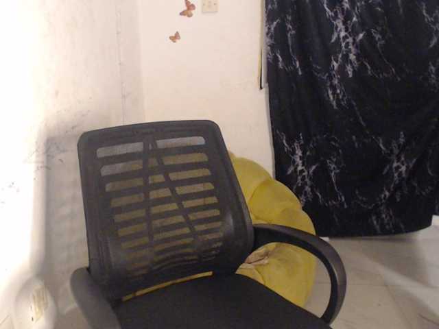 Eboni-hotboobs live cam on BongaCams