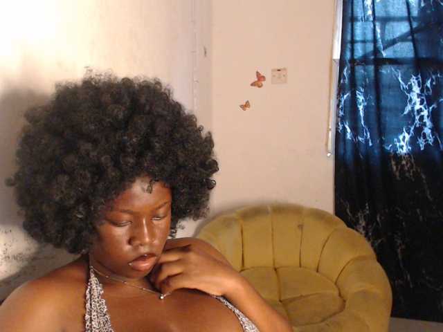 Eboni-hotboobs live cam on BongaCams