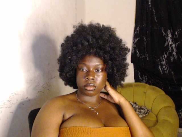 Eboni-hotboobs live cam on BongaCams