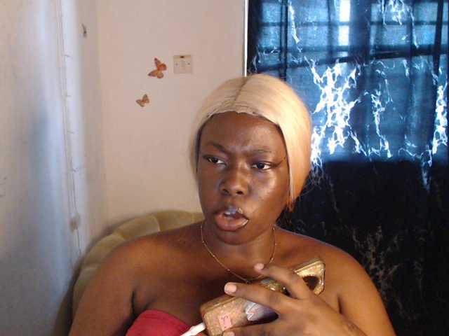 Eboni-hotboobs live cam on BongaCams