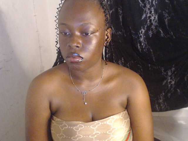 Eboni-hotboobs live cam on BongaCams