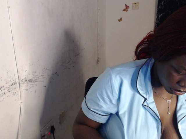 Eboni-hotboobs live cam on BongaCams