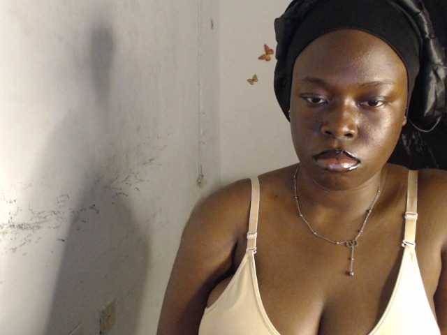 Eboni-hotboobs live cam on BongaCams