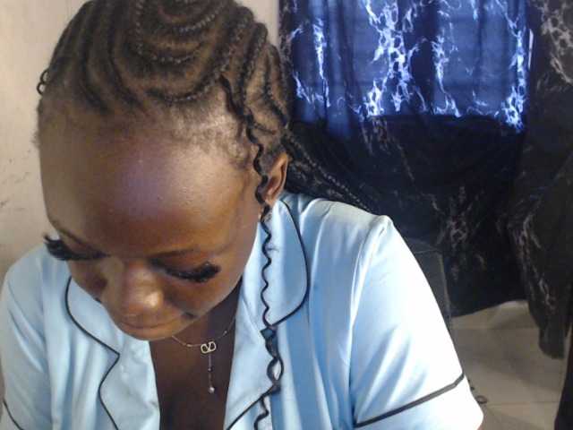 Eboni-hotboobs live cam on BongaCams