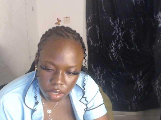 Eboni-hotboobs live cam on BongaCams