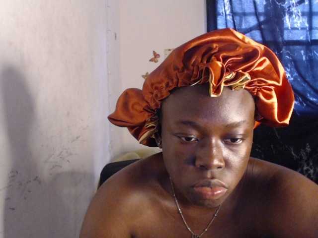 Eboni-hotboobs live cam on BongaCams