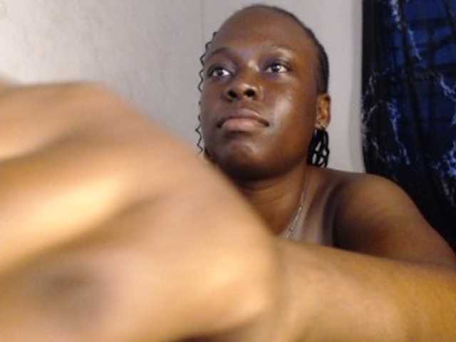 Eboni-hotboobs live cam on BongaCams
