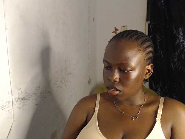 Eboni-hotboobs live cam on BongaCams